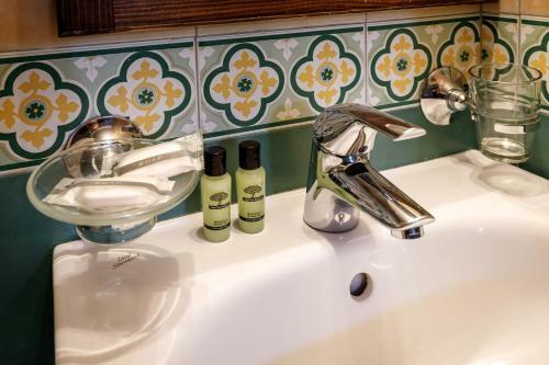 Hostal Kapodistrias Hotel