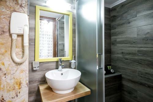 Hostal Kapodistrias Hotel