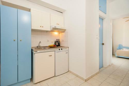 Tripodis Apartments