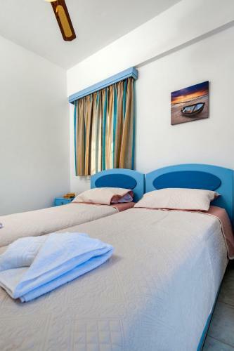 Tripodis Apartments