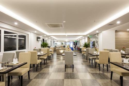 Maple Leaf Hotel & Apartment