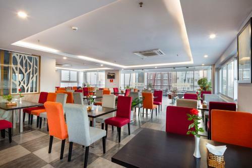 Maple Leaf Hotel & Apartment
