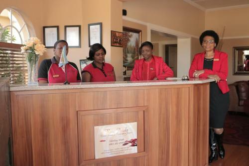 Hostal Rose Petals Guest House