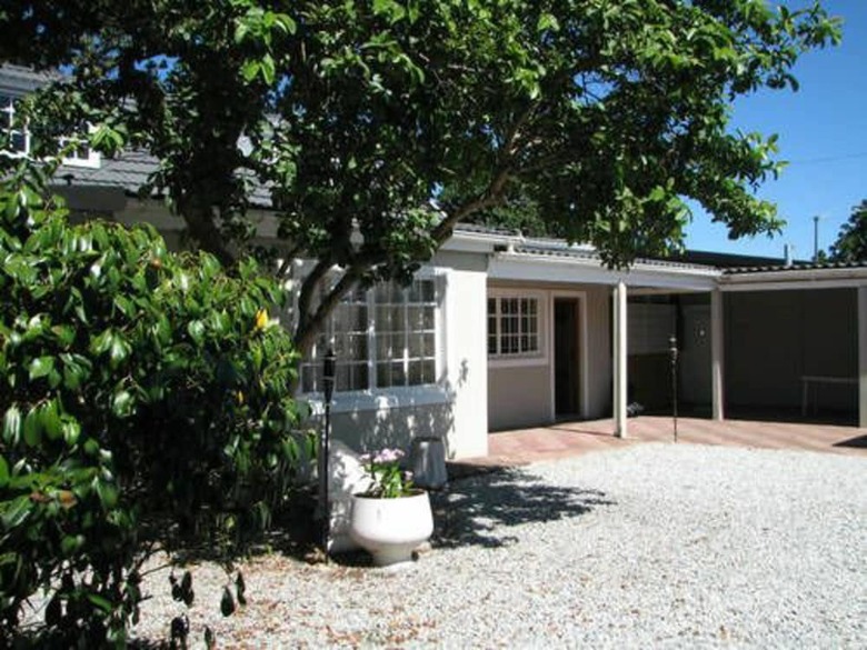 Jembjo's Knysna Lodge & Backpackers