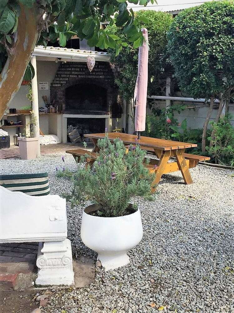 Jembjo's Knysna Lodge & Backpackers