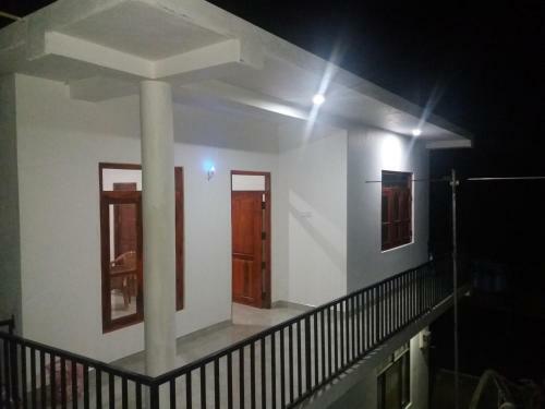 Kumudu Holiday Home