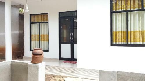 Kumudu Holiday Home