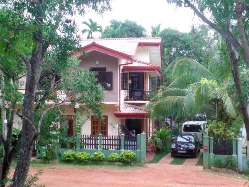 Kumudu Holiday Home