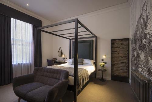 Hostal Judges Court