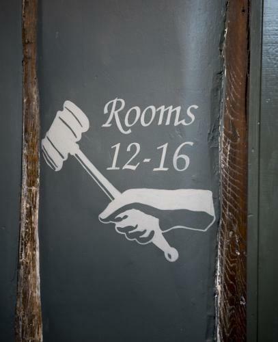 Hostal Judges Court