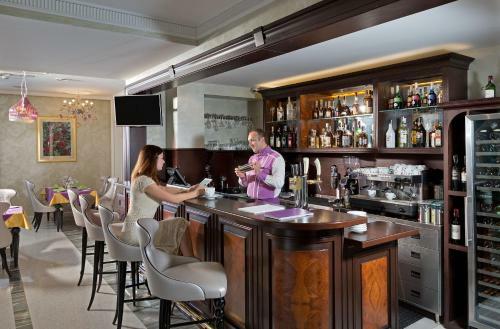 Iris Art Hotel