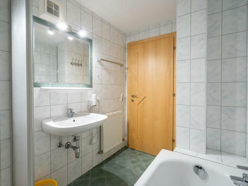 Modern Apartment In Saalbach-hinterglemm With Sauna