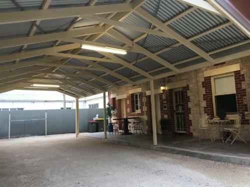 Two Cow Cottage Bed & Breakfast
