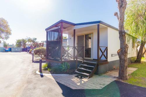 Riverside Cabin Park