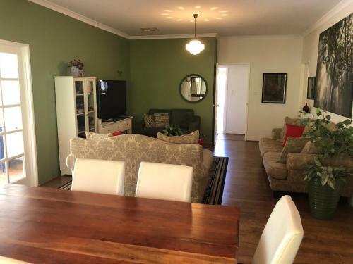 Swan Valley Holiday Home