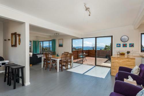 Southern Beaches Holiday House