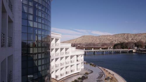 Agsaray Deluxe Hotel