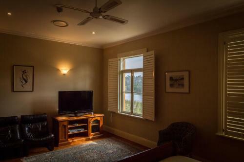 Tizzana Winery Bed And Breakfast
