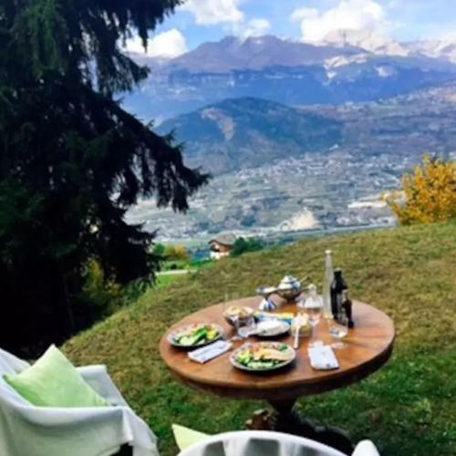 Hostal Loyehill Chalet - Swiss Alps Escape