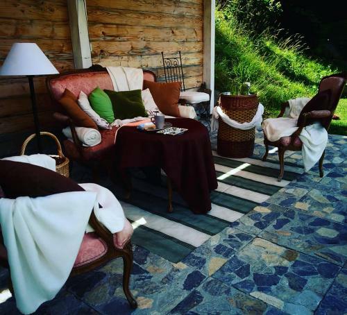 Hostal Loyehill Chalet - Swiss Alps Escape
