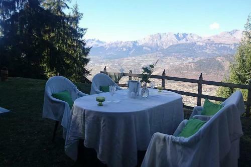 Hostal Loyehill Chalet - Swiss Alps Escape