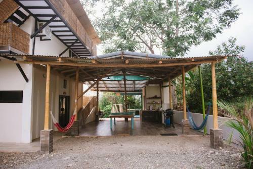 Tarzan Jungle Home Honeymoon Treehouse
