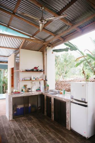 Tarzan Jungle Home Honeymoon Treehouse