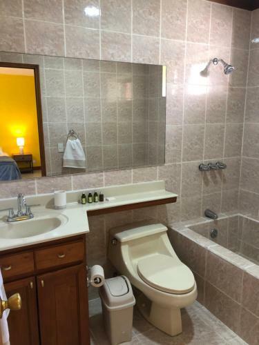 Bed & Breakfast La Casa De Cariari Al Golf