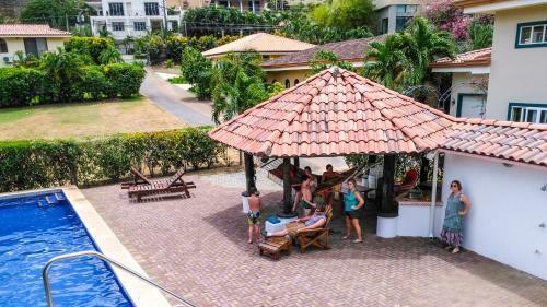 Apartment In Hermosa's Gardens