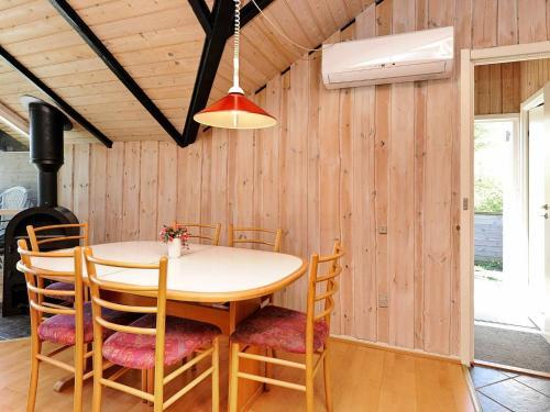 Three-bedroom Holiday Home In B�rkop 15