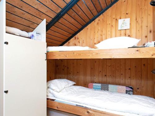Three-bedroom Holiday Home In Roslev 3