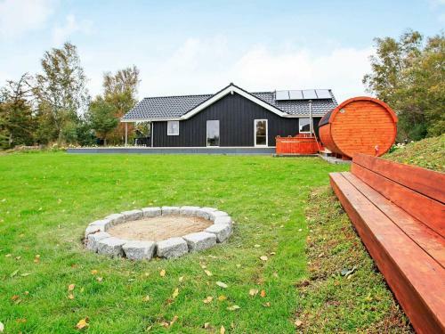 Two-bedroom Holiday Home In Tomrefjord