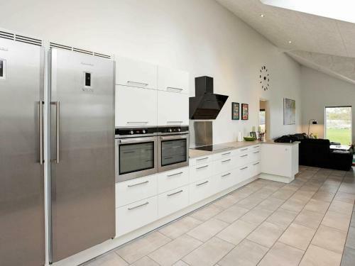 Two-bedroom Holiday Home In Tomrefjord