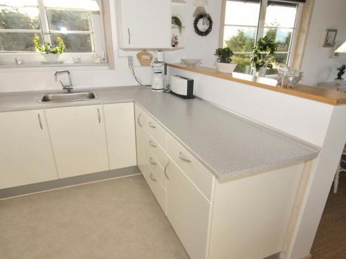 Three-bedroom Holiday Home In Harbo�re 22