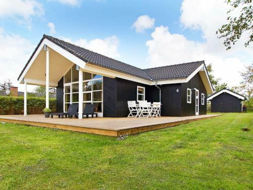 Three-bedroom Holiday Home In Hemmet 83