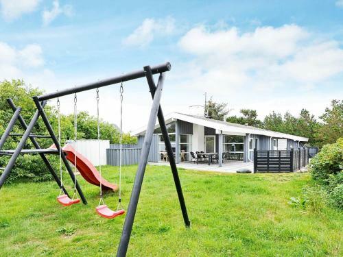 Three-bedroom Holiday Home In Henne 11