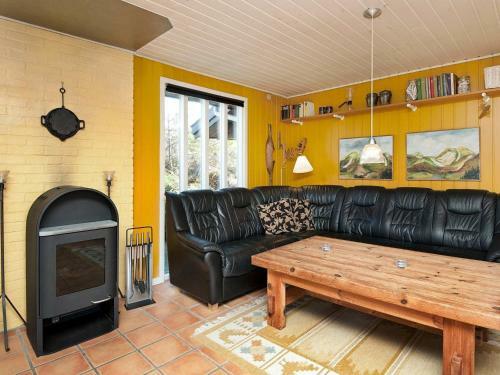 Three-bedroom Holiday Home In Henne 9