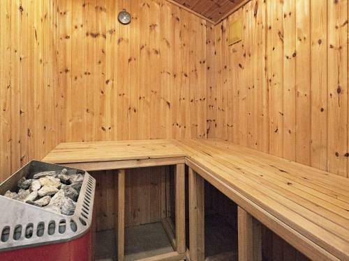 Three-bedroom Holiday Home In Knebel 24