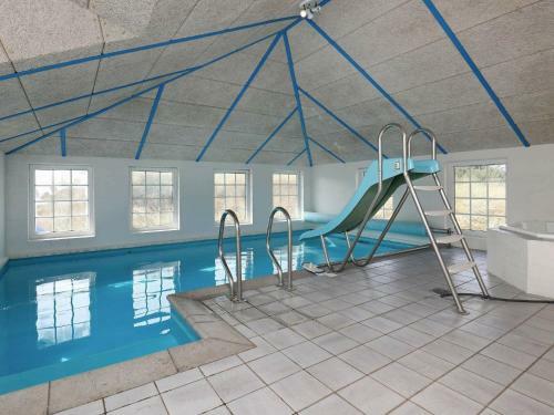 Five-bedroom Holiday Home In Ringk�bing 3