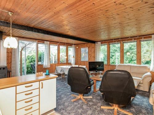 Three-bedroom Holiday Home In Roslev 13