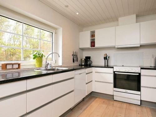 Six-bedroom Holiday Home In Ulfborg 5