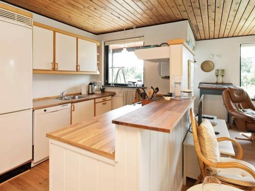 Holiday Home Tv�rvej