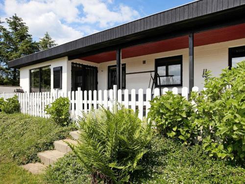Holiday Home Tv�rvej