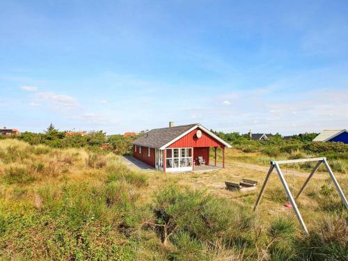 Two-bedroom Holiday Home In Hvide Sande 2