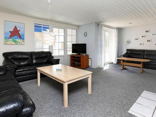 Six-bedroom Holiday Home In Ulfborg 3