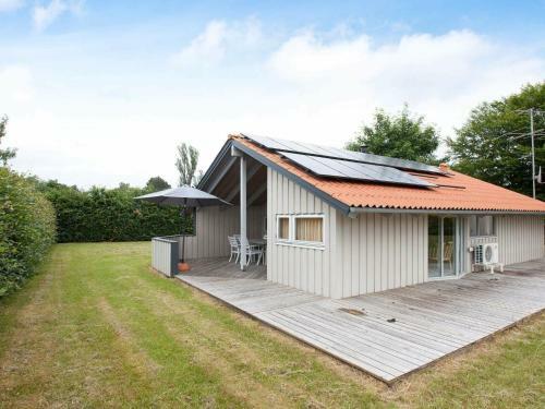 Three-bedroom Holiday Home In G�rlev 5