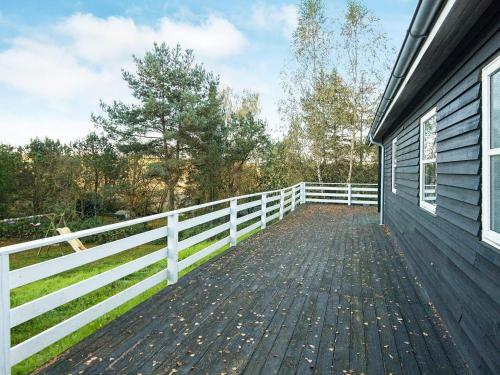 Three-bedroom Holiday Home In Knebel 17