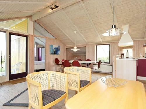 Three-bedroom Holiday Home In Oksb�l 38