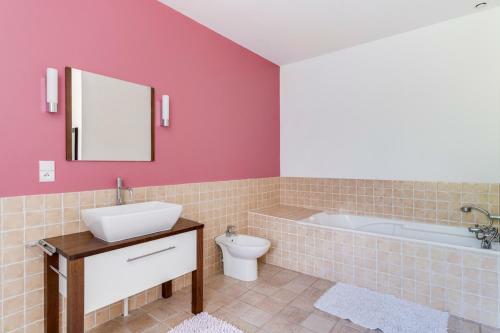 Beraut Villa Sleeps 16 Pool Wifi