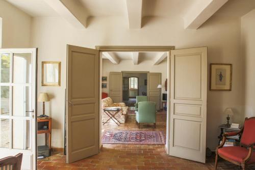 Cuges-les-pins Villa Sleeps 12 Pool Wifi